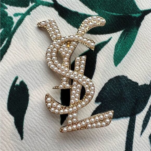 Classic Pearl Brooch - Picture 2 of 7